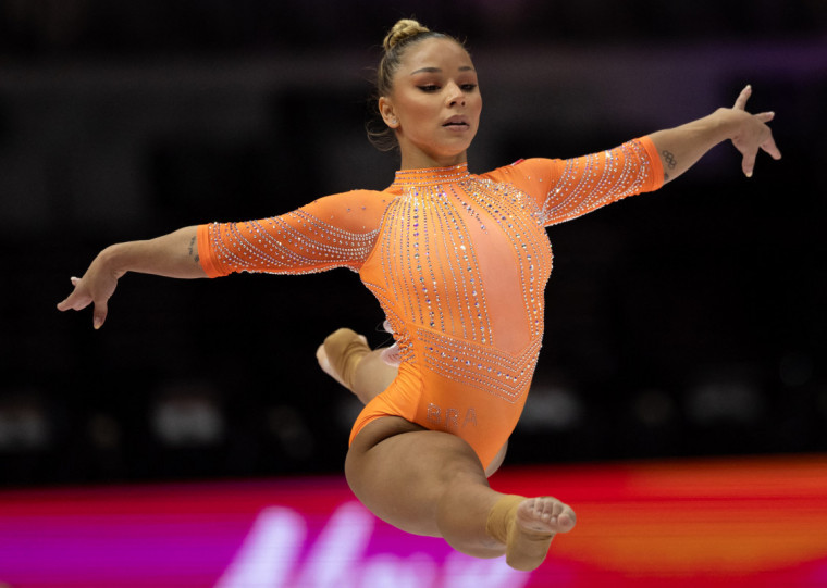 Flávia também se apresentou no solo, conseguindo uma nota de 12.633