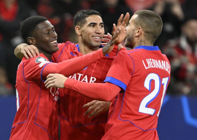 Dembélé saiu do banco e marcou em seu 1º jogo após vencer Bola de Ouro