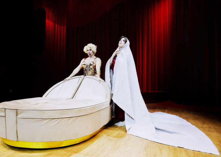 Comédia musical interpretada por Claudia Raia e Jarbas Homem de Mello, 'Cenas da Menopausa' é atração do Teatro Fiergs neste final de semana