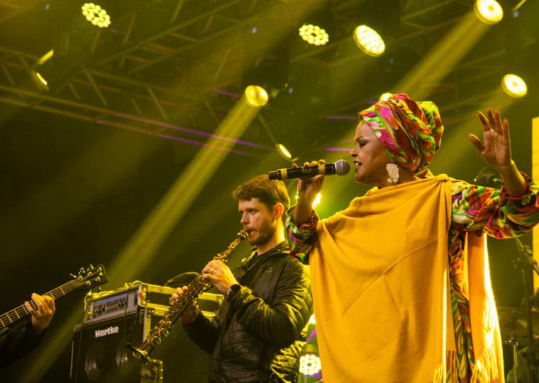 Loma, durante sua performance na Moenda da Canção Nativa de 2024