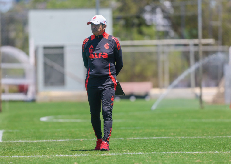 Treinador argentino tem série de desfalques para montar o Colorado