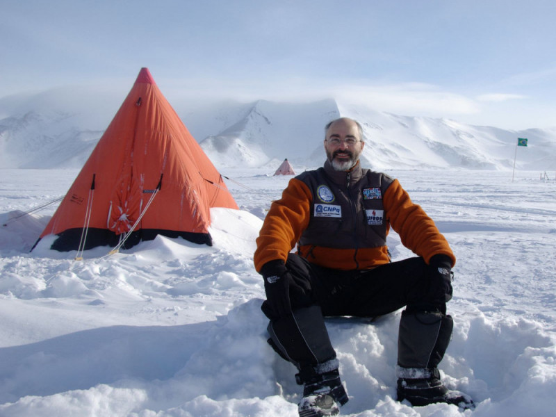 Jefferson Cardia Sim&otilde;es foi &agrave; Ant&aacute;rtica pela primeira vez em 1990 | Centro Polar e Clim&aacute;tico da UFRGS/Divulga&ccedil;&atilde;o/JC