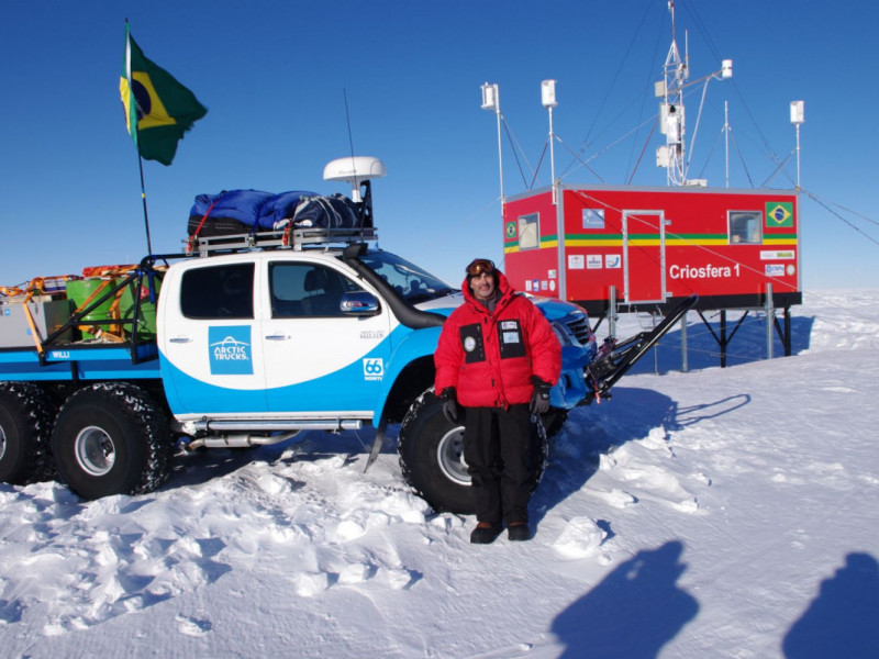 {'nm_midia_inter_thumb1':'https://www.jornaldocomercio.com/_midias/jpg/2025/10/21/206x137/1_whatsapp_image_2025_10_20_at_17_15_13-11483939.jpeg', 'id_midia_tipo':'2', 'id_tetag_galer':'', 'id_midia':'68f77accdd98c', 'cd_midia':11483943, 'ds_midia_link': 'https://www.jornaldocomercio.com/_midias/jpg/2025/10/21/800x600/1_whatsapp_image_2025_10_20_at_17_15_13-11483939.jpeg', 'ds_midia': '<aspas>Já está na hora de passar o bastão para a <aspa>gurizada<aspa><aspas>, afirma o pesquisador Jefferson Cardia Simões ', 'ds_midia_credi': 'Centro Polar e Climático da UFRGS/Divulgação/JC', 'ds_midia_titlo': '<aspas>Já está na hora de passar o bastão para a <aspa>gurizada<aspa><aspas>, afirma o pesquisador Jefferson Cardia Simões ', 'cd_tetag': '58', 'cd_midia_w': '800', 'cd_midia_h': '600', 'align': 'Left'}