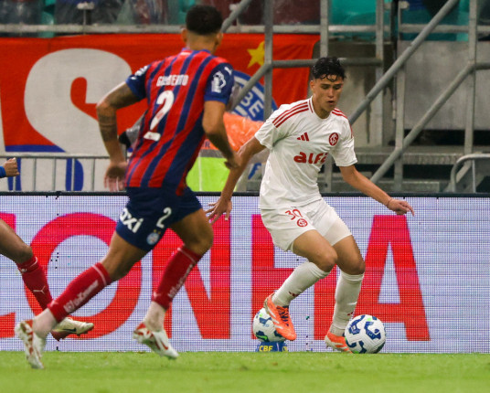 Inter perde para o Bahia em jogo atrasado do Brasileirão e segue próximo ao Z-4