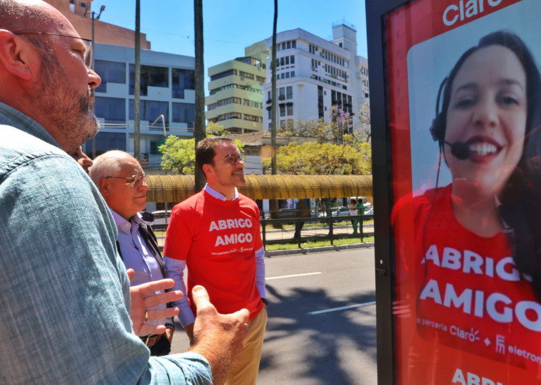Atendimento remoto nas paradas de ônibus funciona das 20h às 5h