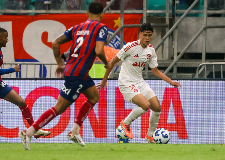 Jovem lateral Alisson foi expulso na metade do segundo-tempo