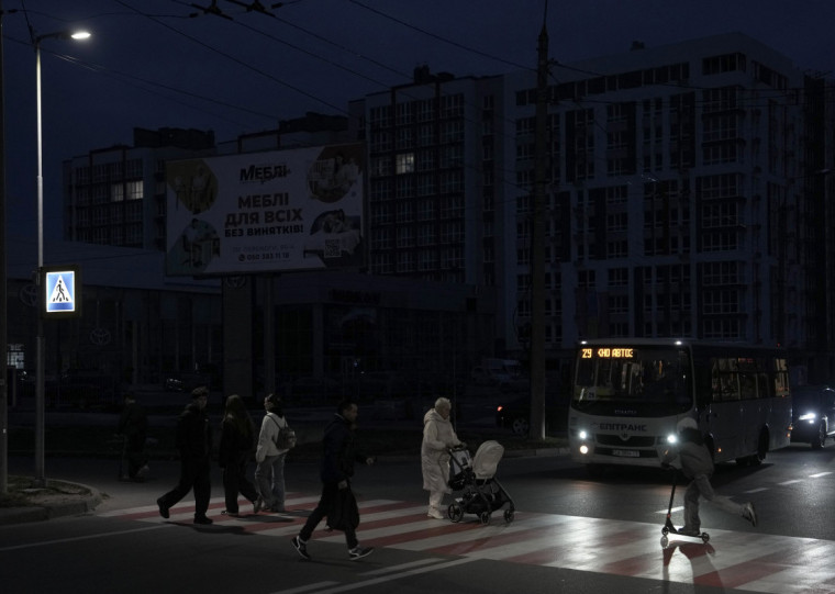 Em Kiev, o abastecimento de água quente foi cortado, assim como a luz em alguns bairros