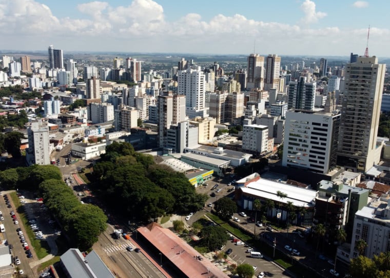 Em período de escoamento de safra, até 250 caminhões acabam circulando por dentro de Passo Fundo