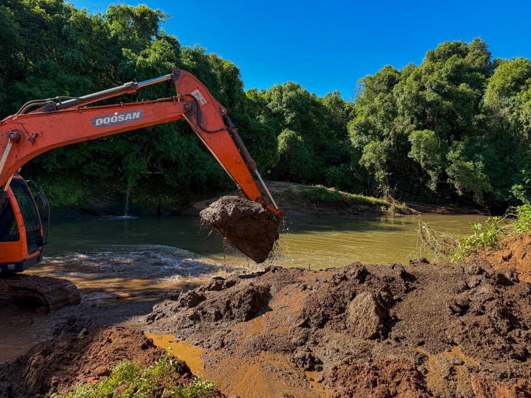Ivoti inicia desassoreamento do Arroio Feitoria para prevenir alagamentos