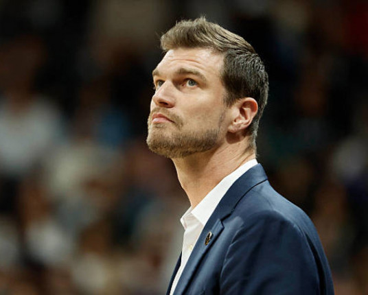 Após prisão de Billups, Splitter se torna primeiro brasileiro técnico da NBA