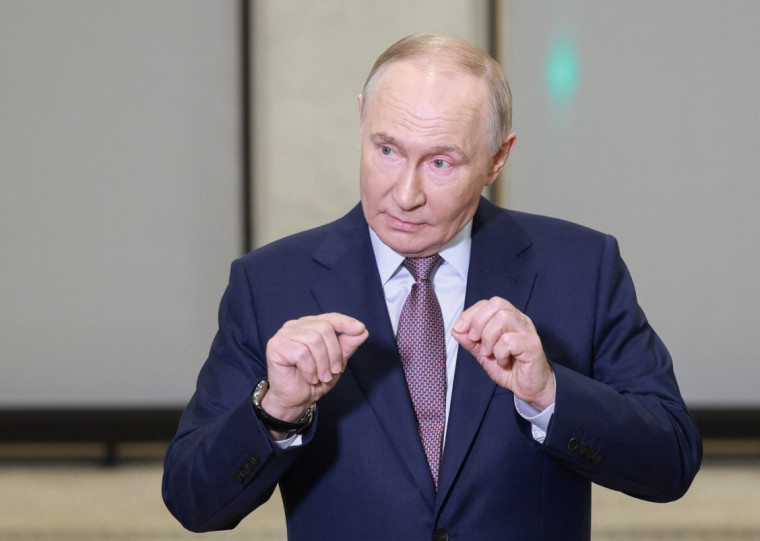 Putin disse querer manter o diálogo com os EUA e minimizou os efeitos das sanções norte-americanas sobre a economia russa