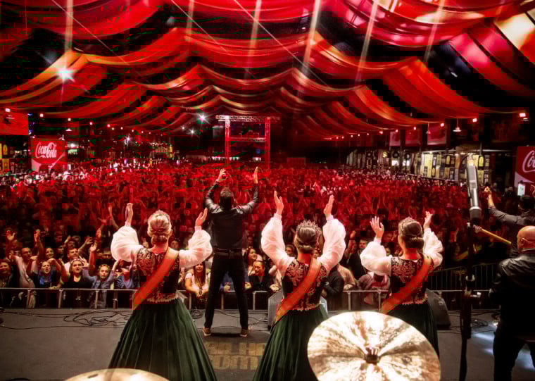 Nesta edição, a festa apresenta ao todo 70 atrações, totalizando 120 apresentações espalhadas pelos sete palcos