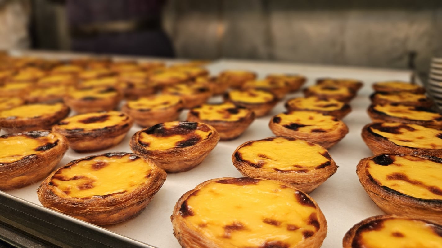 O pastel de nata é um ícone da gastronomia portuguesa e é encontrado em diversas operações | Isadora Jacoby/Especial/JC