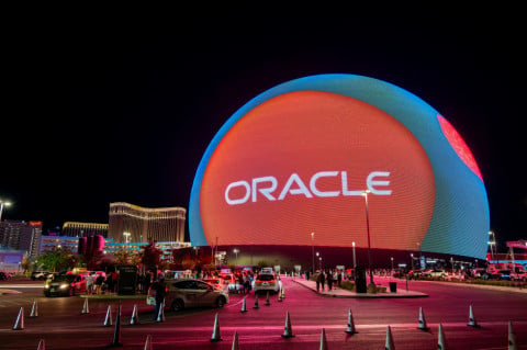 Oracle supera em lucro e registra receita em linha com expectativas