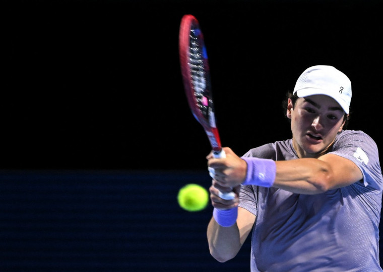 As parciais da vitória foram de 3/6, 6/3 e 4/1 diante do canadense que abandonou a competição