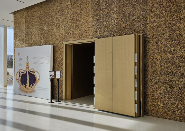O acervo do Museu do Tesouro Real fica em uma imensa caixa-forte