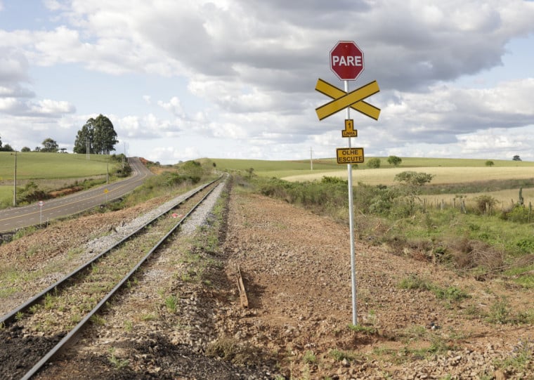 No caso das ferrovias, será exigido que a concessionária comprove a adoção de uma política de sustentabilidade organizada