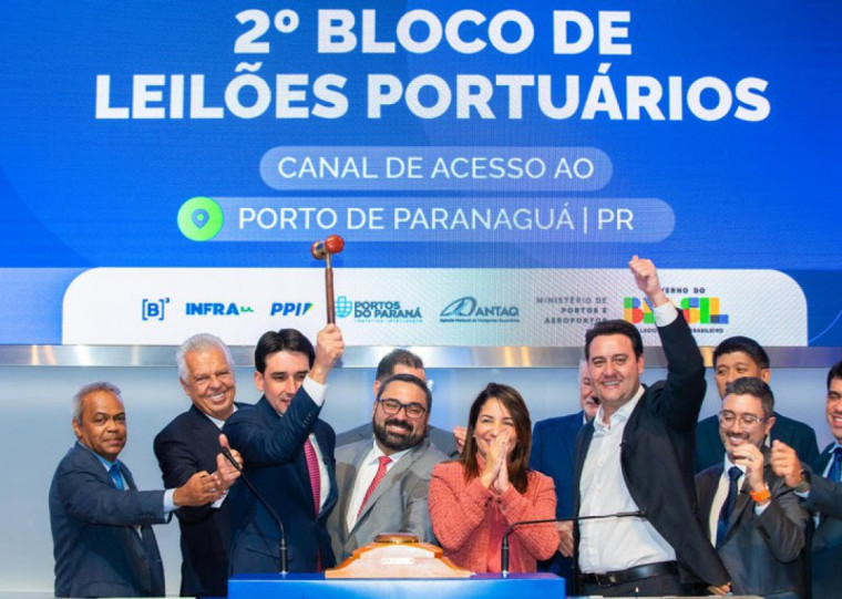 Porto de Paranaguá é a principal via de escoamento da safra dos estados do Paraná, Mato Grosso, Mato Grosso do Sul e Goiás e também recebe cargas de Santa Catarina, São Paulo, Rio Grande do Sul e Rondônia