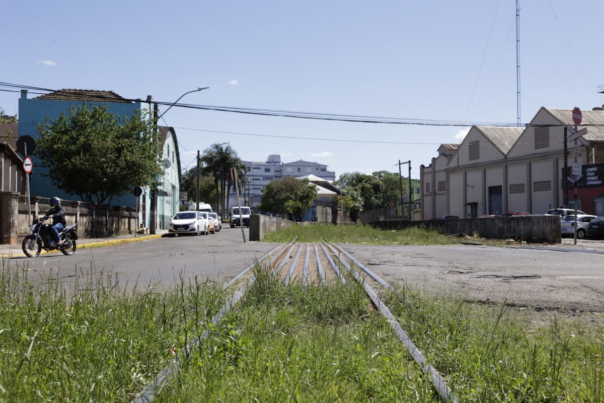 Ferrovia está situada no perímetro urbano de Cruz Alta; um projeto de contorno ferroviário pretende solucionar entrave | TÂNIA MEINERZ/JC