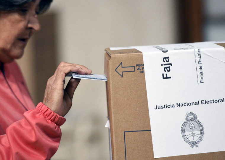 Divulgação dos primeiros resultados está prevista para as 21h