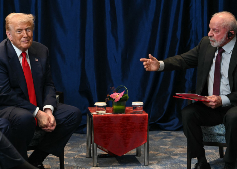 O líder brasileiro disse que também pediu ao seu homólogo americano que ouvisse o ex-presidente dos EUA George W. Bush, que participou de discussões para pacificar a Venezuela após uma tentativa de golpe contra o então presidente venezuelano Hugo Chávez em 2002. 