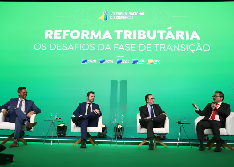 Julien Machado Dutra, Edgard Fernandes, Bernard Appy e Robinson Barreirinhas debateram integração entre tecnologia e simplificação fiscal
