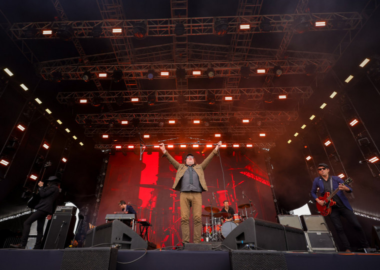 os gaúchos da Cachorro Grande, em turnê comemorativa aos 25 anos e com a formação clássica, levantaram os fãs nostálgicos do rock gaúcho | Rolling With Johnny/Digulgação/JC