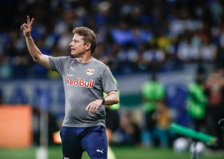 Treinador completaria um ano no comando da equipe na próxima sexta-feira