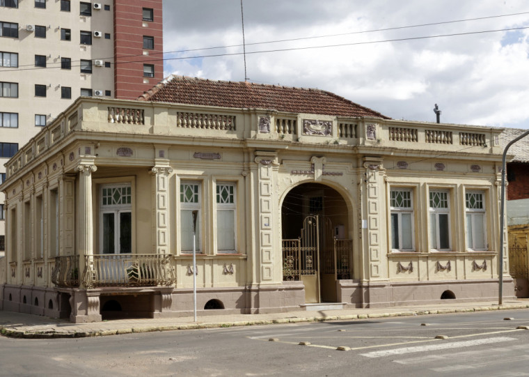 Palácio da Intendência. A casa que abriga temporariamente o acervo do museu Erico Verissimo foi construída no ano de 1914 pelo arquiteto alemão Theodor Wiederspahn. Foi residência do intendente do município, Firmino de Paula Filho. | TÂNIA MEINERZ/JC