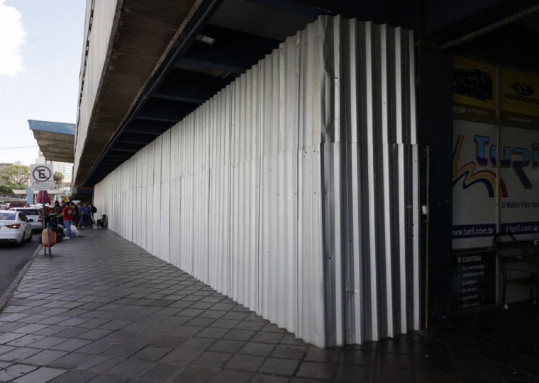 Prazo de conclusão para entrega da reforma foi alterado duas vezes, segundo funcionários