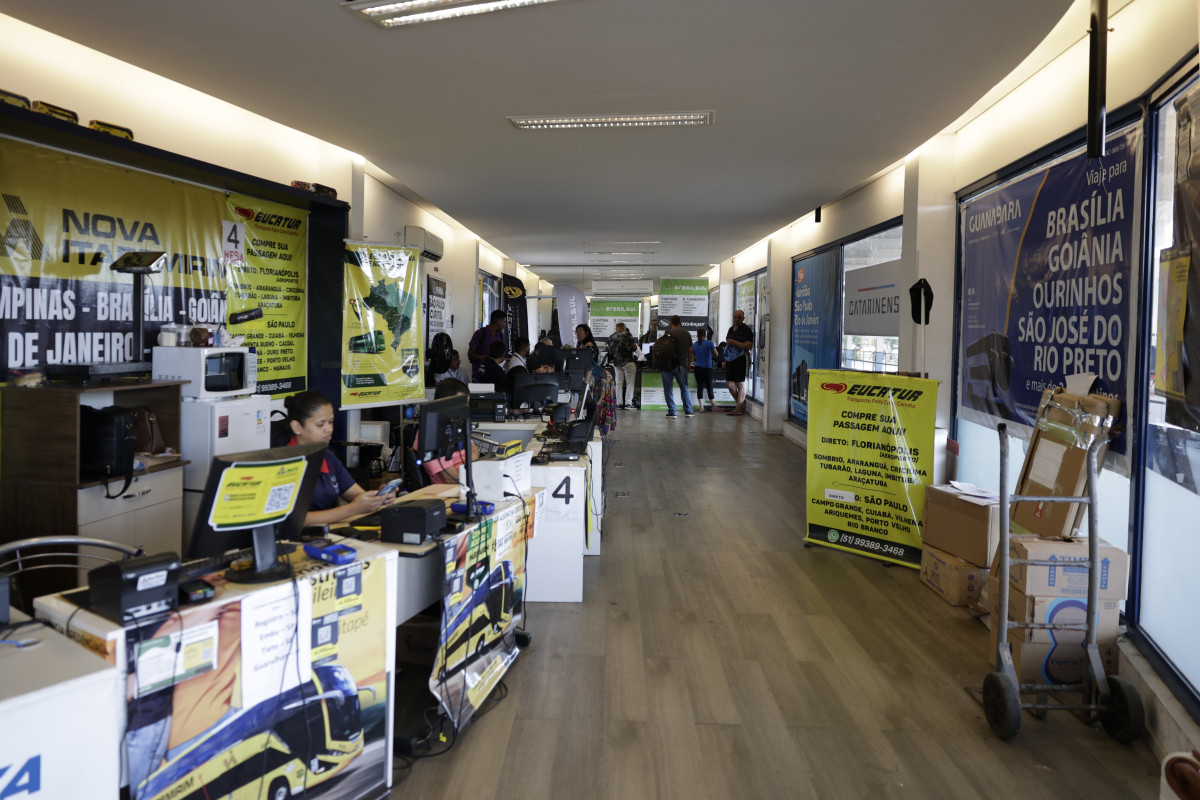 Obras de reformas na estação rodoviária de Porto Alegre.  Venda de passagens interestaduais e internacionais foi colocada em local improvisado. DAER.  Guichês. | TÂNIA MEINERZ/JC