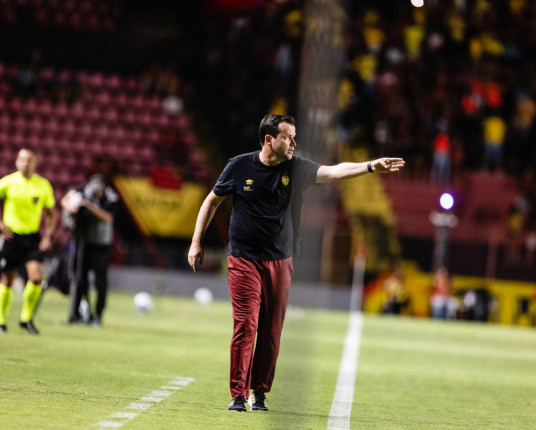 Sport anuncia a saída de Daniel Paulista e Brasileirão chega ao 21º técnico demitido