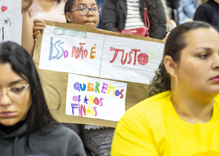 Comunidades escolares da Capital acompanharam a reunião da Comissão de Educação, momento em que a mudança foi discutida