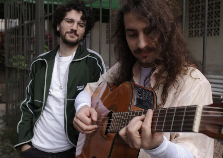 Dupla de artistas locais celebra a nova cena autoral de Porto Alegre em noite de groove e soul brasileiro