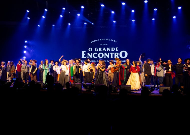 Espetáculo que conta com mais de 80 músicos dividindo a cena, 'O grande encontro' encerra a turnê 'Reconstruindo o Rio Grande', com apresentação nesta terça-feira (4)