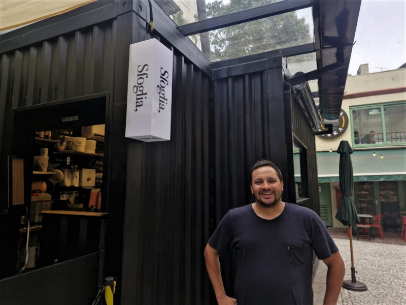 As irmãs, Laura e Juliana Bier, e o pai, Ennio Moreira, estão entre os cinco sócios da Arena Roubadinhas<br />Foto: JULIA FERNANDES/ESPECIAL/JC