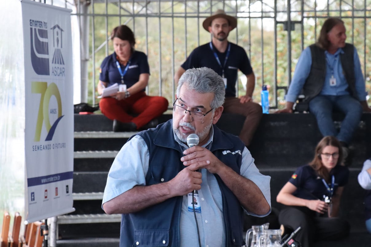 "Não adianta sonhar com robô. Tem que ter o pé no chão. Leite é uma coisa muito instável", resume Ries | João Vicente Ribas/Emater Ascar/Divulgação/JC