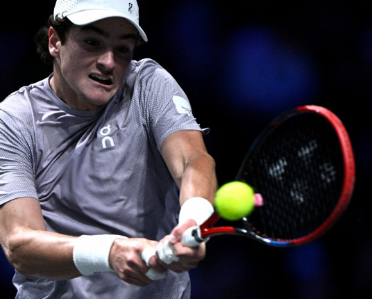 João Fonseca sucumbe diante de Karen Khachanov e dá adeus ao Masters 1000 de Paris