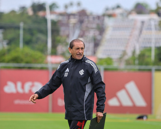 Inter tenta superar falhas do lado esquerdo para o duelo contra o Atlético-MG