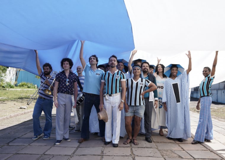 Filmagens de série inspirada em pioneira torcida LGBT  do Grêmio visitam lugares simbólicos, como o pórtico do antigo Olímpico, e vão até 6 de novembro
