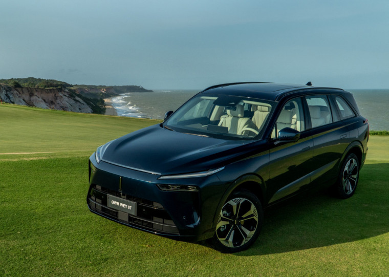 Porta-malas de 239 litros com os 6 bancos em uso, chega a 1.040 litros com apenas 4 utilizados