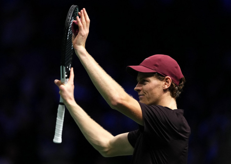 Após queda de Alcaraz, Sinner busca topo no torneio