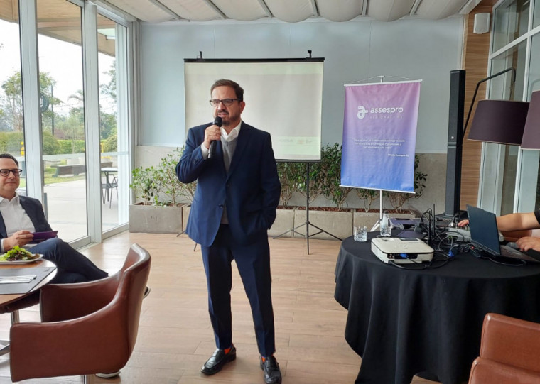 O presidente do Badesul, Cláudio Gastal, participou de bate-papo com convidados da Assespro-RS