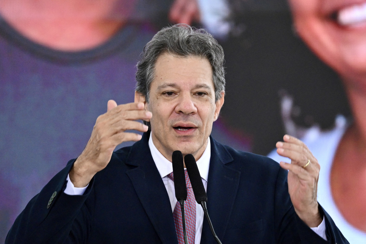Haddad chama Flávio de 'Bolsonarinho' e contesta discurso antissistema de senador