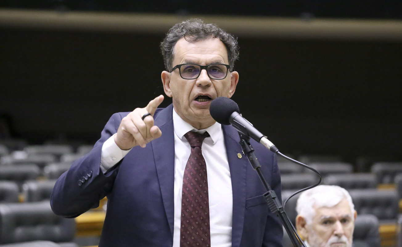 Deputados de esquerda pressionam Câmara a formar comissão externa