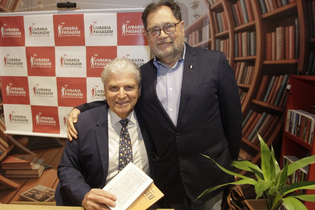 Gilberto Schwartsmann teve lançamento de seu novo livro, O Colecionador de Mentiras, na quinta-feira passada, na livraria Paisagem, no Bourbon Carlos Gomes, e Jaime Cimenti foi conferir. | EVANDRO OLIVEIRA/JC
