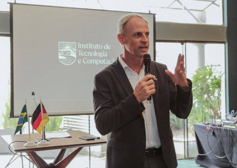 Cristiano Richter, diretor do Instituto prevê currículo "'world class', mas com DNA brasileiro"