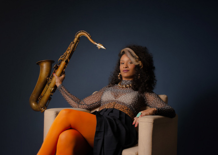 O evento acontece neste sábado (1), das 15h às 22h, reunindo sete shows e três DJs em um palco ao ar livre no Pontal Shopping