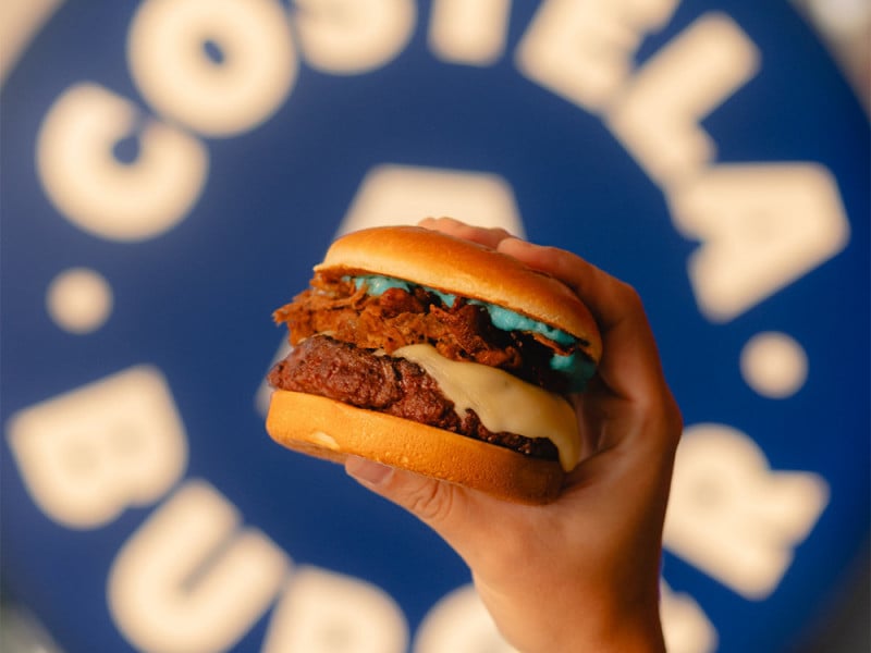 Os sandu&iacute;ches do A Costela s&atilde;o feitos com maionese azul<br />Foto: INSTAGRAM/REPRODU&Ccedil;&Atilde;O/JC