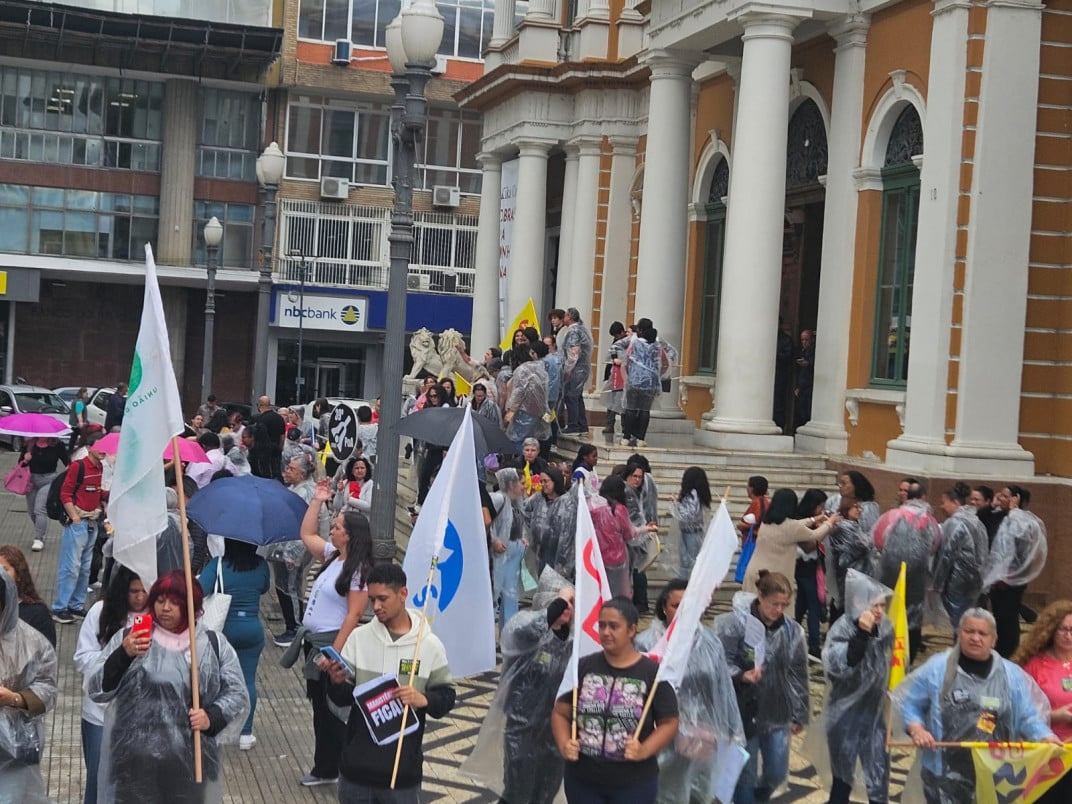 Transferência de anos escolares na rede municipal e estadual gera manifestação